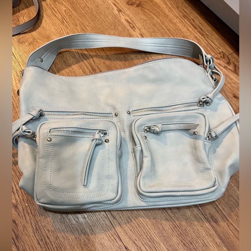 NEW (w/o tags) Free People soft Leather Multi-Pocket Shoulder Bag – Light Gray